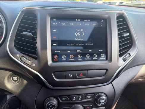 Used 2020 Jeep Cherokee Trailhawk w/ Comfort/Convenience Group AWD/4WD image 18