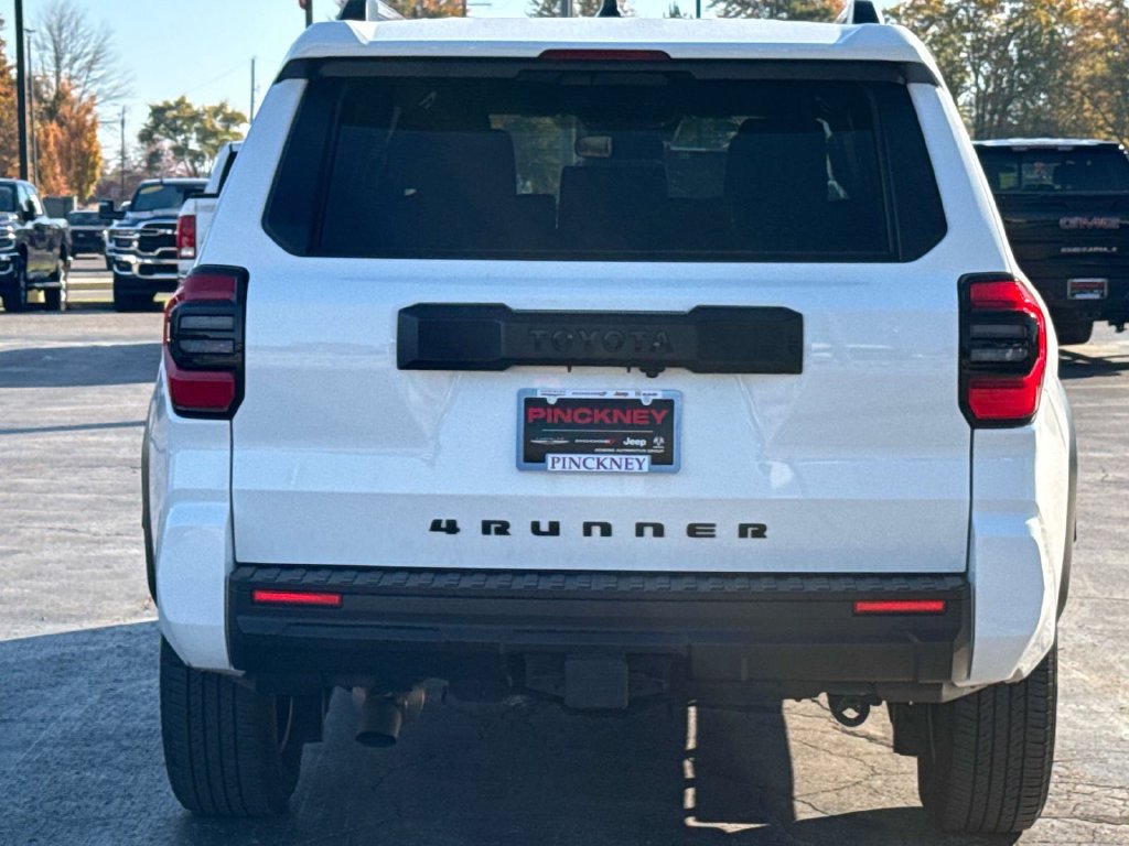 Used 2025 Toyota 4Runner SR5 AWD/4WD image 7