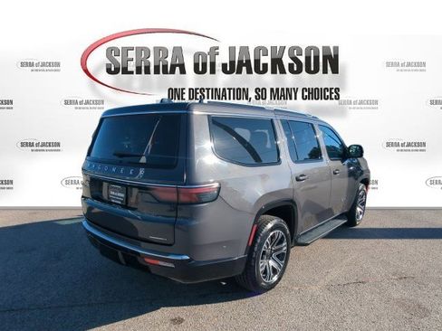 Used 2024 Jeep Wagoneer Series II w/ Flexible Seating Group AWD/4WD image 8