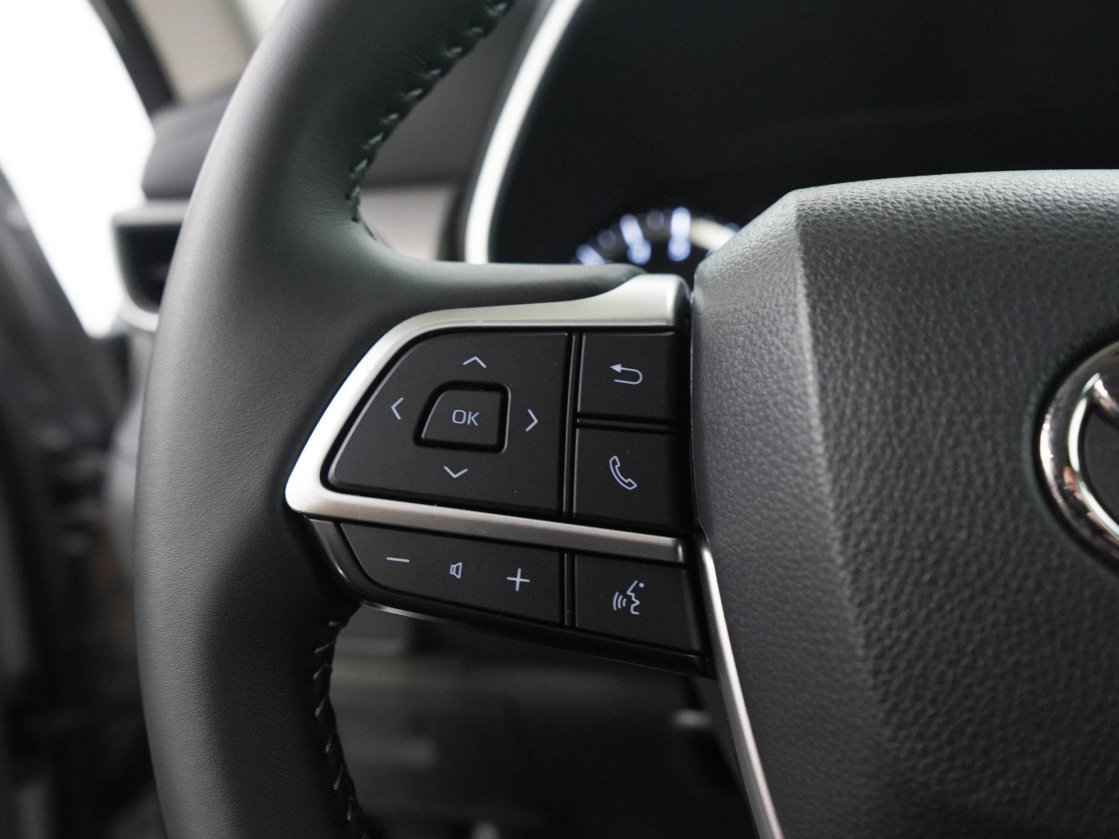 Used 2025 Toyota Highlander XLE AWD/4WD image 26