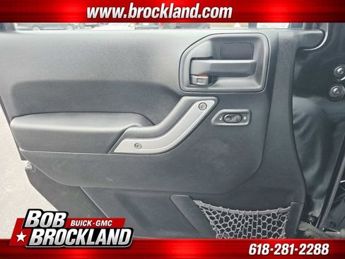 Used 2015 Jeep Wrangler Unlimited Sahara AWD/4WD image 34