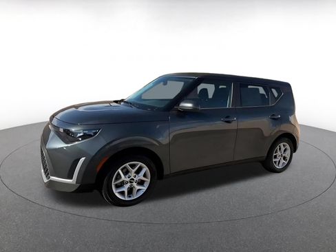 Used 2025 Kia Soul LX w/ LX Technology Package FWD image 4