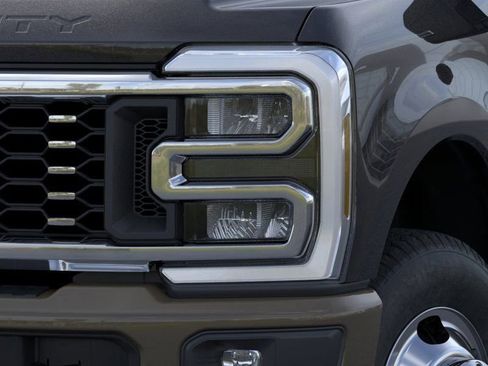 New 2026 Ford F350 4x4 Crew Cab DRW Super Duty image 14
