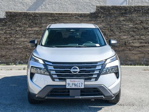 Used 2024 Nissan Rogue S image 2