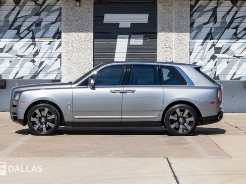 Used 2023 Rolls-Royce Cullinan w/ Cullinan Package image 7