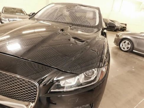 Used 2017 Jaguar F-PACE Prestige image 11