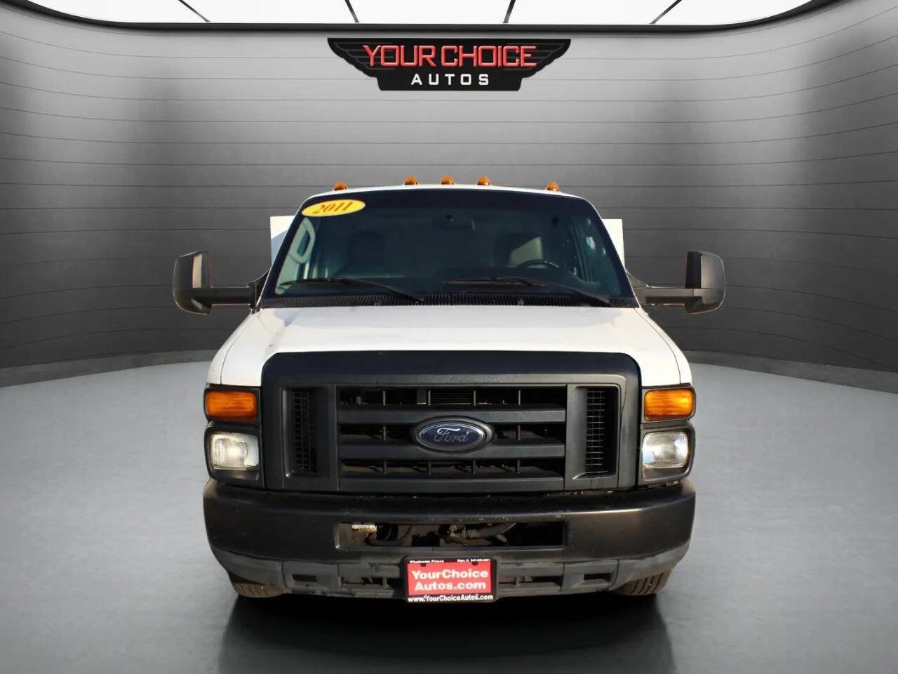 Used 2011 Ford E-450 and Econoline 450 Super Duty RWD image 2