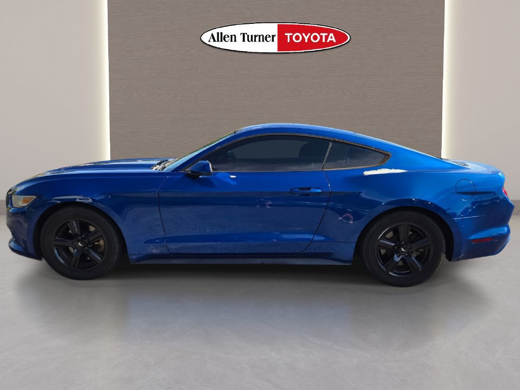 Used 2017 Ford Mustang Coupe RWD image 10