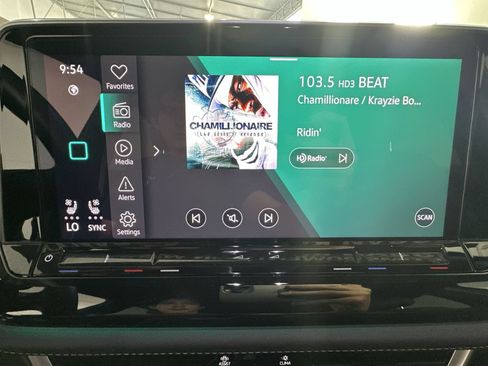 Used 2025 Volkswagen Atlas Cross Sport SEL AWD/4WD image 16