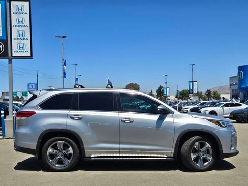 Used 2018 Toyota Highlander Limited Platinum AWD/4WD image 8