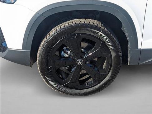 New 2025 Volkswagen Taos SE AWD/4WD image 10