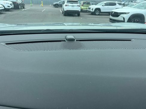 Used 2025 Chevrolet Equinox LT FWD image 16