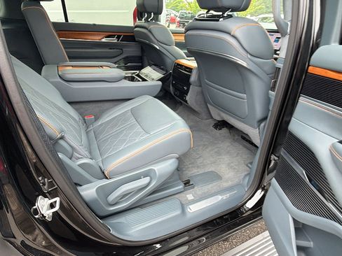 Used 2024 Jeep Grand Wagoneer Series III AWD/4WD image 22