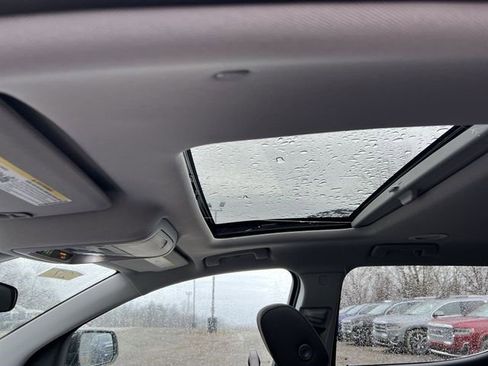 Certified 2023 GMC Acadia SLE w/ Driver Convenience Package image 10