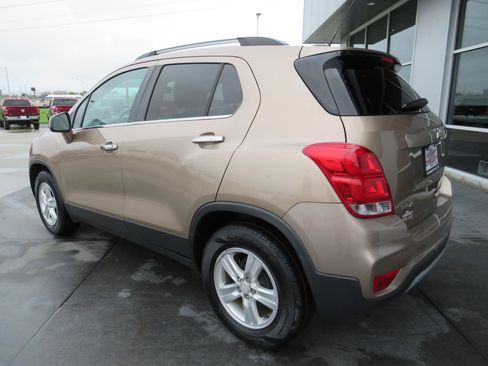Used 2018 Chevrolet Trax LT w/ LT Convenience Package image 5