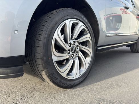 Used 2024 Lincoln Navigator L Premiere image 20