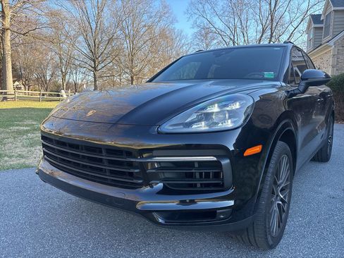 Used 2019 Porsche Cayenne AWD/4WD image 1