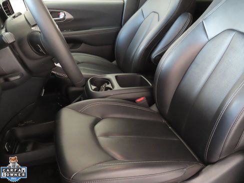 Used 2025 Chrysler Pacifica Select FWD image 11