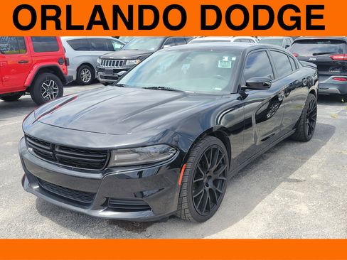 Used 2020 Dodge Charger SXT w/ Blacktop Package image 1