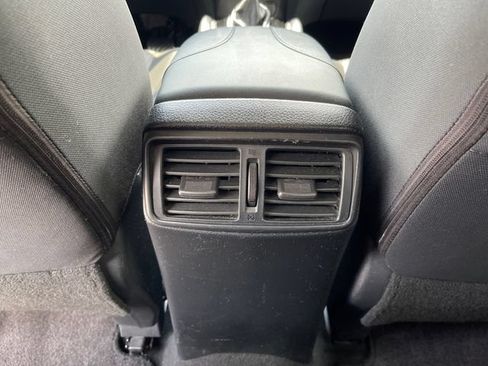 Used 2018 Nissan Rogue SV FWD image 21