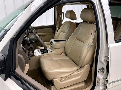 Used 2013 Chevrolet Suburban LTZ image 8