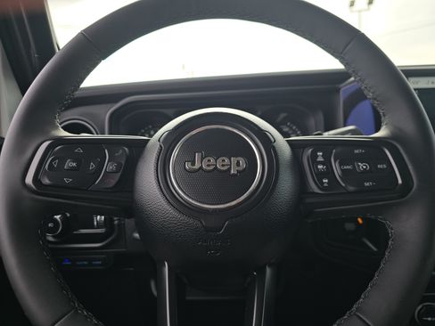 Used 2025 Jeep Wrangler Unlimited Rubicon 4xe w/ Convenience Group AWD/4WD image 22