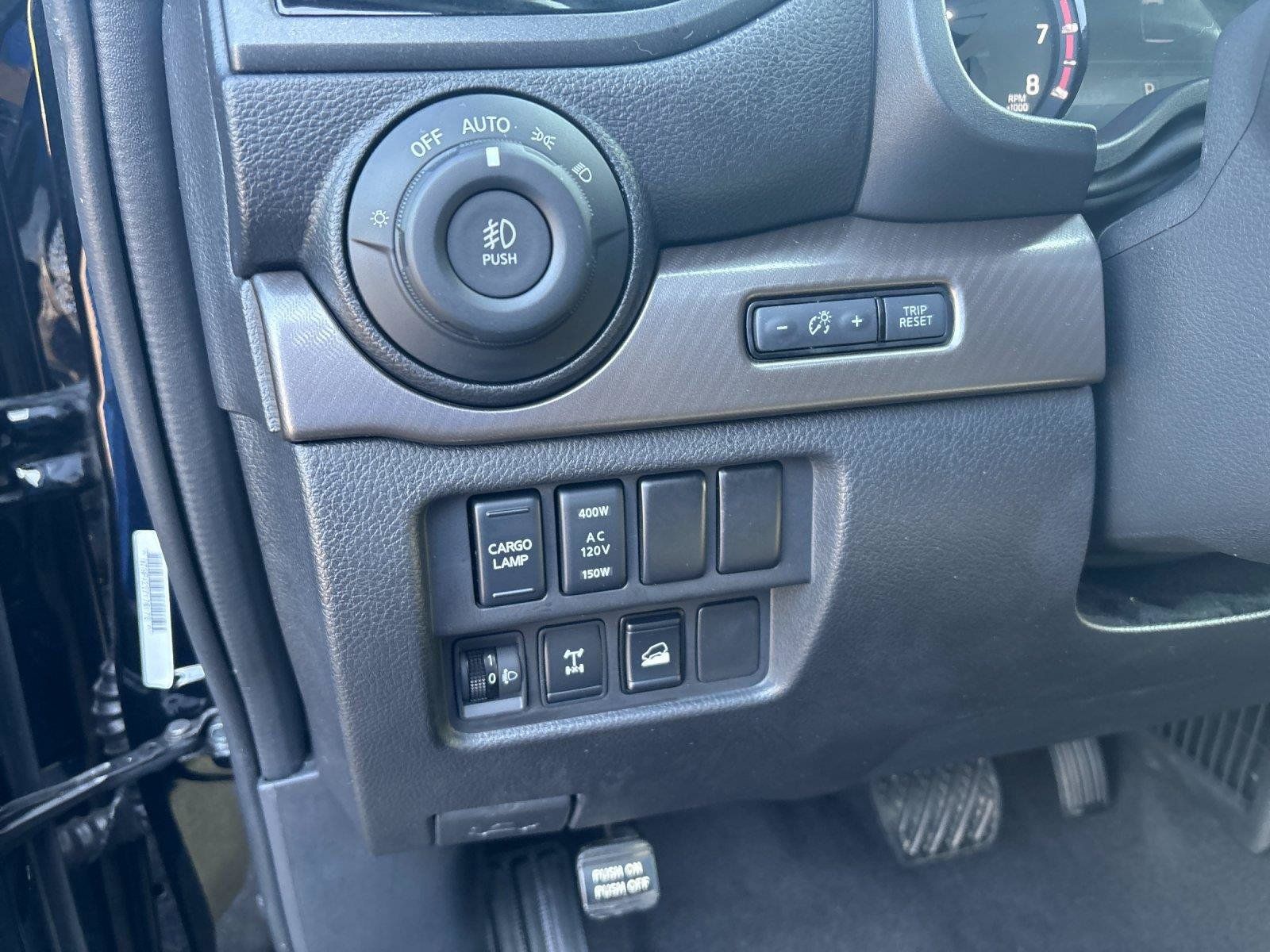 Used 2024 Nissan Titan PRO-4X w/ Pro-4x Convenience Package AWD/4WD image 17