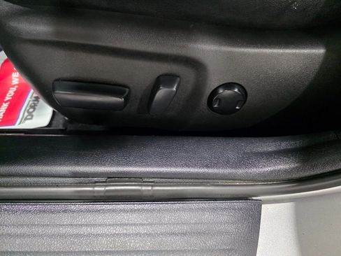 Used 2017 Toyota Camry SE image 19