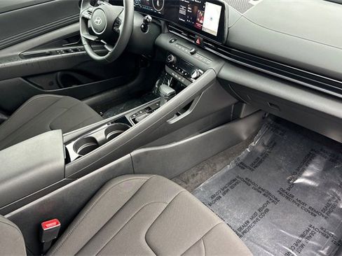Used 2025 Hyundai Elantra SEL image 15