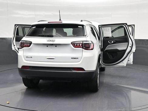 Used 2024 Jeep Compass Latitude AWD/4WD image 38