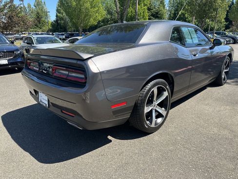 Used 2019 Dodge Challenger SXT w/ Driver Convenience Group RWD image 3