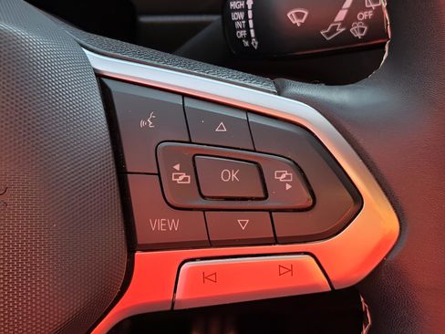 Used 2023 Volkswagen Tiguan SE R-Line image 25