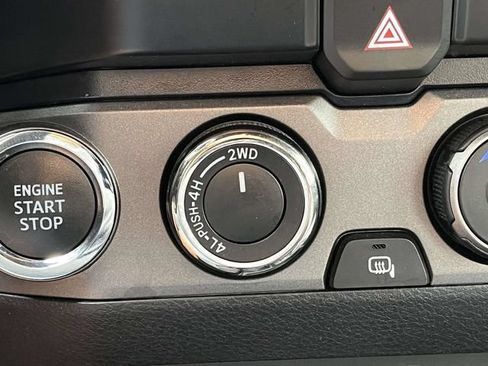 Used 2021 Toyota Tacoma TRD Off-Road w/ Technology Package AWD/4WD image 32