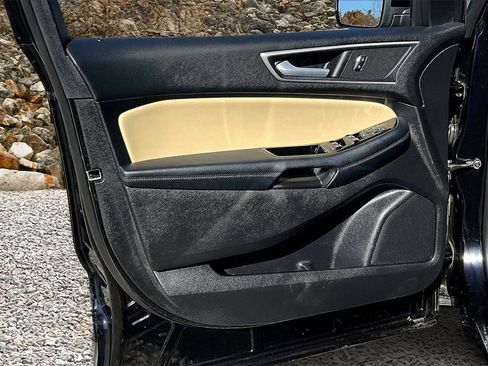 Used 2020 Ford Edge SEL image 20