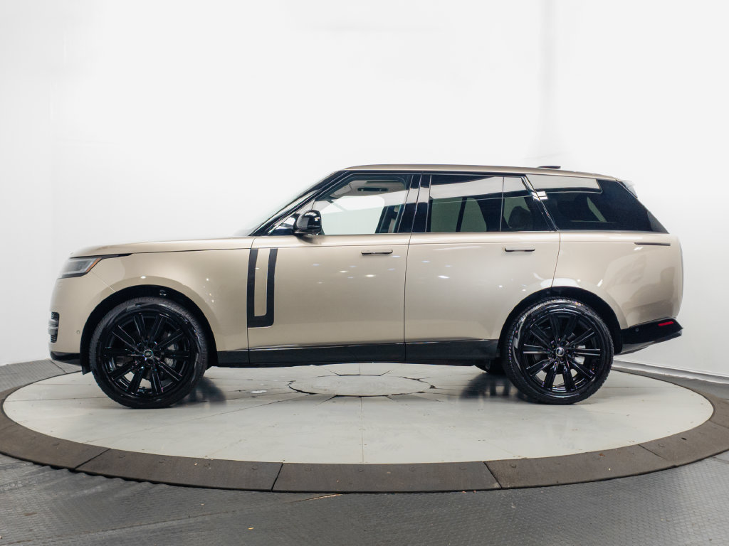 Used 2025 Land Rover Range Rover SE AWD/4WD image 4