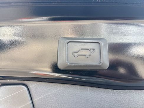 Used 2021 Toyota RAV4 Limited image 38