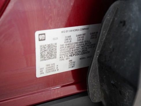 Used 2025 Chevrolet Trax LT FWD image 38
