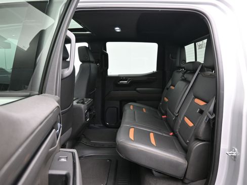Used 2022 GMC Sierra 1500 AT4 w/ AT4 Preferred Package AWD/4WD image 11
