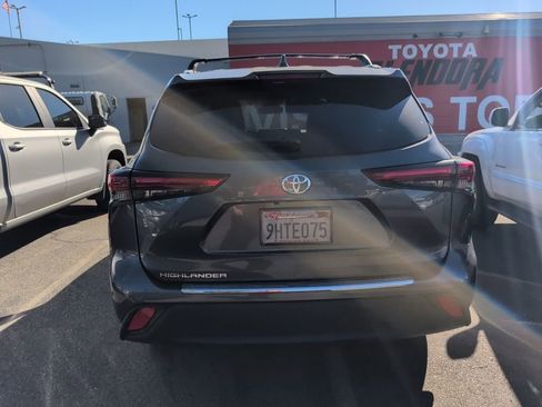 Certified 2023 Toyota Highlander XLE image 5