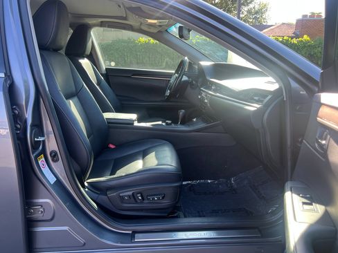 Used 2014 Lexus ES 350 w/ Premium Package FWD image 29