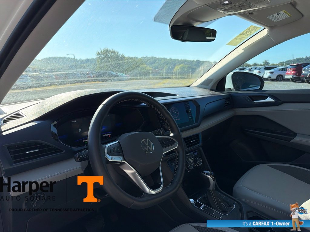 Used 2024 Volkswagen Taos SE w/ Panoramic Sunroof Package FWD image 14