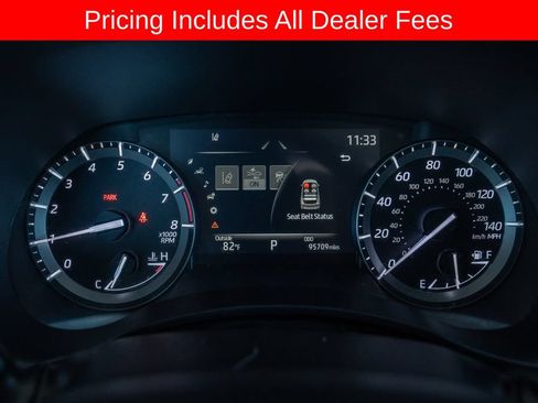 Used 2021 Toyota Highlander XLE FWD image 21