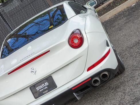 Used 2016 Ferrari California T RWD image 53
