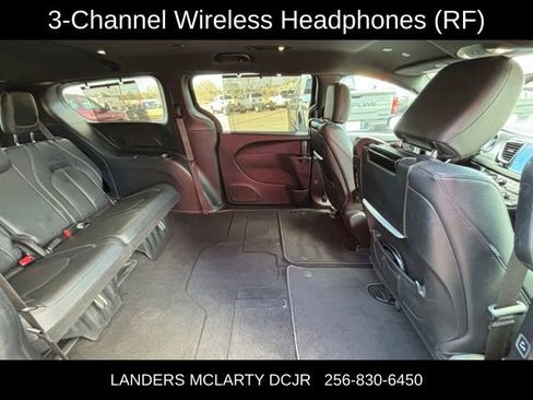 Used 2020 Chrysler Pacifica Touring-L w/ Premium Audio Group image 13