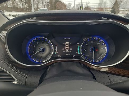 Used 2024 Chrysler Pacifica Limited image 19