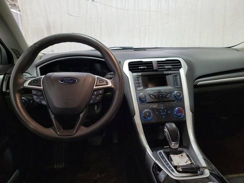 Used 2015 Ford Fusion SE image 4