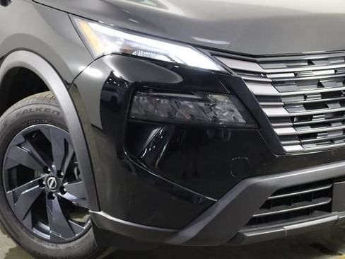 Used 2026 Nissan Rogue SV FWD image 40