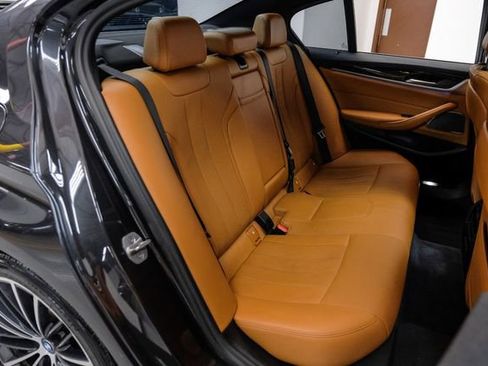 Used 2022 BMW 530e w/ Premium Package image 35