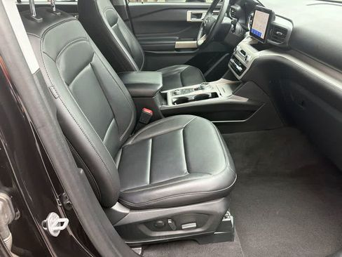 Used 2023 Ford Explorer XLT w/ Equipment Group 202A AWD/4WD image 12