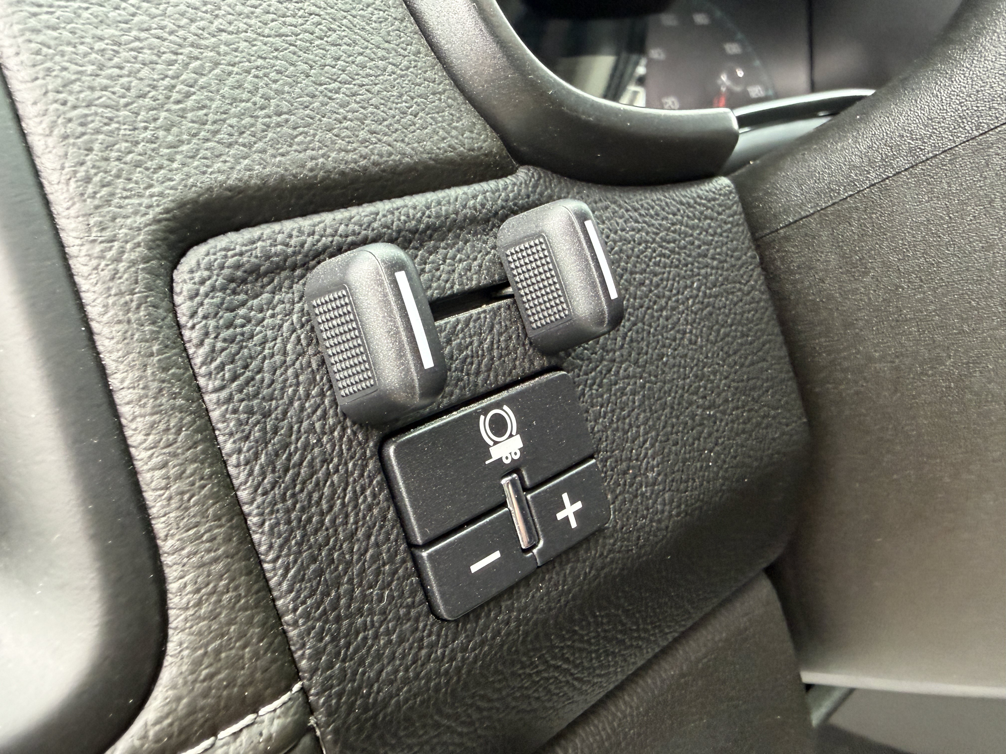 Used 2022 GMC Canyon Elevation w/ Elevation Premium Package AWD/4WD image 16